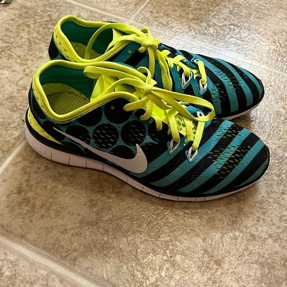 Running shoes